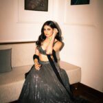 Vedika Pinto Instagram - 🪩 Styled by @aakrutisejpal in @sawangandhiofficial @silverstreakstore and reunited with my @preetinagdevmakeupandhair after liggi 🖤 shot by @anurupa_praharaj
