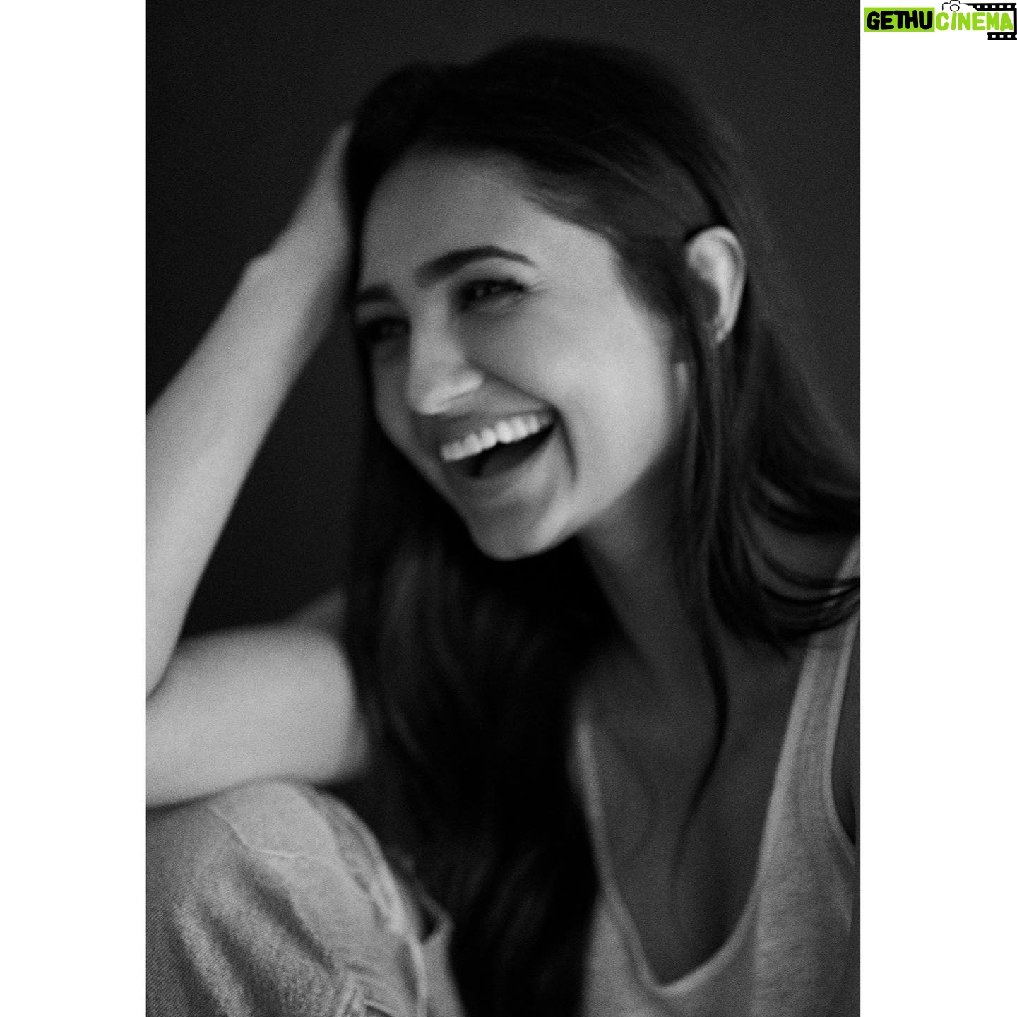 Vedika Pinto Instagram - @vedikapinto 🖤🤍 @savleenmanchanda @sheefajgilani @ayeshadevitre @jubinrajeshdesai #whitetseries