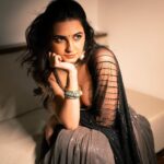 Vedika Pinto Instagram - 🪩 Styled by @aakrutisejpal in @sawangandhiofficial @silverstreakstore and reunited with my @preetinagdevmakeupandhair after liggi 🖤 shot by @anurupa_praharaj