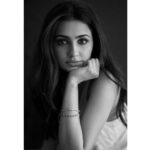 Vedika Pinto Instagram - @vedikapinto 🖤🤍 @savleenmanchanda @sheefajgilani @ayeshadevitre @jubinrajeshdesai #whitetseries