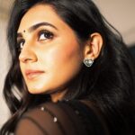 Vedika Pinto Instagram - 🪩 Styled by @aakrutisejpal in @sawangandhiofficial @silverstreakstore and reunited with my @preetinagdevmakeupandhair after liggi 🖤 shot by @anurupa_praharaj