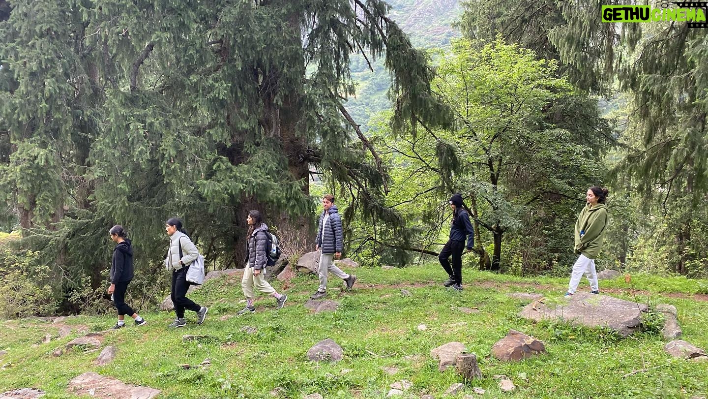 Vedika Pinto Instagram - the world really did go and get itself in a big damn hurry