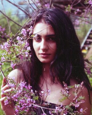 Vedika Pinto Instagram - @dodobums and I went to the hills with her camera and everything does look better on film 🎞️