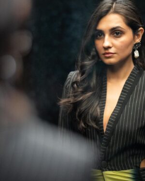 Vedika Pinto Instagram - One step at a time with these #RogerVivier beauties 👠 

Styled by @dhruvadityadave in @rogervivier heels and earrings, a @linetribe_ pant suit and @cultgaia bag. 📸 by @rahulvohra94 💫