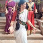 Veena Ponnappa Instagram - @chandrakala.mohan.official @actress_nagashreegs Finally a trending #jumka #udhoudhosrirenukayellamma #starsuvarna #funtimereel #trendingreels