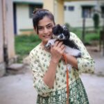 Veena Ponnappa Instagram - @veena_ponnappa_vnaa 🫶 #veena #veenaponnappa #sandalwood #kannadaactress #puppylove #serials #puppymoments #kannadaserials #vacation #teluguserials #telugu #reelsinstagram #actor #actorlife #puppy #kannadaactor #petlove #beingrudrani #happyme #nammamysore #travel