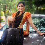 Veena Ponnappa Instagram – @veena_ponnappa_vnaa 🎉

#veena #veenaponnappa #ravoyichandama #kannadaactress #poser #enjoying #happyme #telugu #teluguserials #etvtelugu #beingme #blacksaree #sandalwood #actor #traditional #style #saree #flowerlove #sareelover #actorlife #rudrani #instsgram #cute #socialmedia #workmode