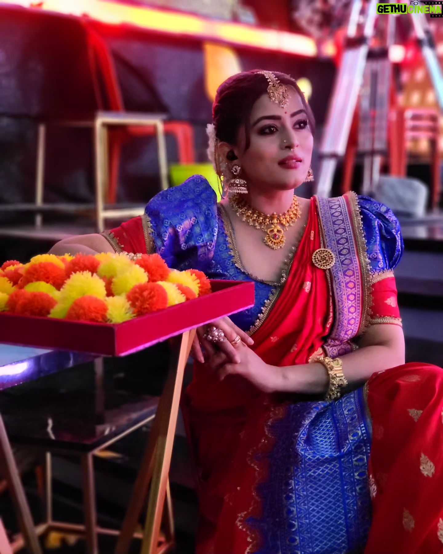 Veena Ponnappa Instagram - @veena_ponnappa_vnaa π #starsuvarnasupersunday @starsuvarna #veena #veenaponnappa #renukayellamma #kannadaactress #queen #promotime #kannada #tvshow #starsuvarna #beingme #kannadaserial #sandalwood #actor #queengirl #nammakannada #kannadaserials #queenofhearts #actorlife #mangaladevi #royal #sareelove #suvarnaserials #realityshow