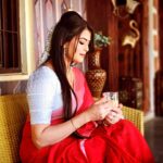 Veena Ponnappa Instagram – Nothing feels as Perfect as a Saree – It’s Rudrani’s Time now! Stay Tuned guys @veena_ponnappa_vnaa ✨😍🥰

#veena #veenaponnappa #ravoyichandama #kannadaactress  #smile #enjoying #happyme #telugu #teluguserials #etvtelugu #beingme #teluguserial #sandalwood #actor #homely #smilehappily #sareelover #kannadaserials #smiling #actorlife #rudrani #traditional #redsaree #cute #redlove