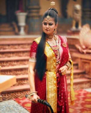 Veena Ponnappa Instagram - A New Adhayayam Begins Today! Your Favourite Mangaladevi in New Avatar and Never Before Character! Don't miss Udho Udho Sri Renuka Yellamma episodes, only on Star Suvarna @veena_ponnappa_vnaa 🥰✨️

@starsuvarna 
@nandimovies_official 

#veena #veenaponnappa #sandalwood #kannadaactress #queen #serials #royal #kannadaserials #aggressive #teluguserials #starmaa #reelsinstagram #actor #actorlife #newlook #kannadaactor #newmakeover #mangaladevi #happyme #udhoudhosrirenukayellamma #shootmode