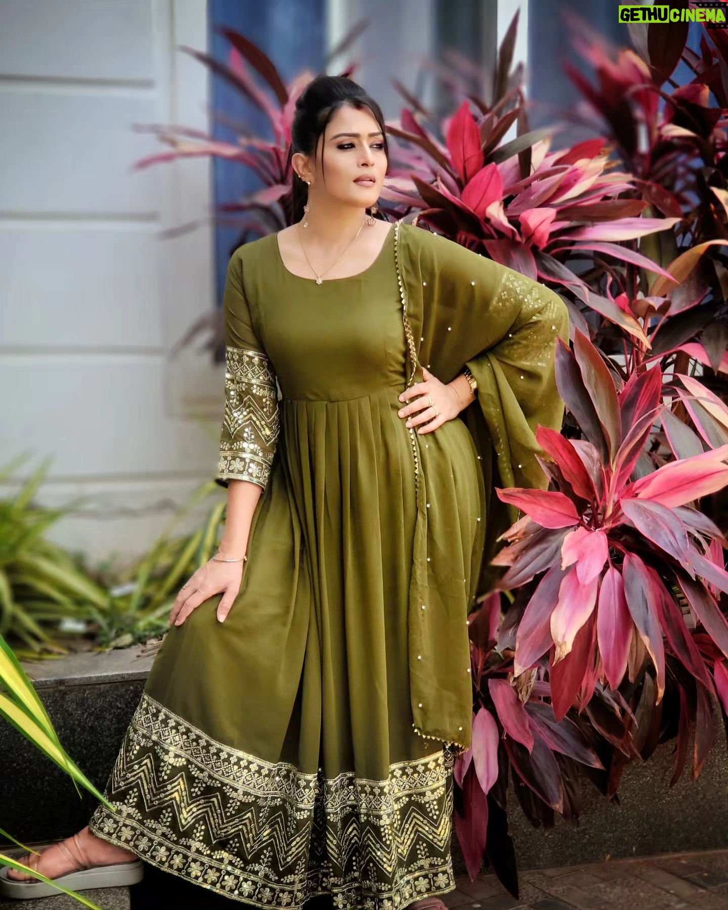 Veena Ponnappa Instagram - Always Held Your Head and Standards High @veena_ponnappa_vnaa ✨️🥰❤️ Comfy and Quality Salwars from @womanfashionsss Do check their page for More Collections 😊 #veena #veenaponnappa #ravoyichandama #kannadaactress #smile #women #happyme #telugu #teluguserials #etvtelugu #womensday #teluguserial #womenempowerment #actor #homely #smilehappily #newlook #kannadaserials #smiling #actorlife #rudrani #traditional #green #cute #bubbly #salwar