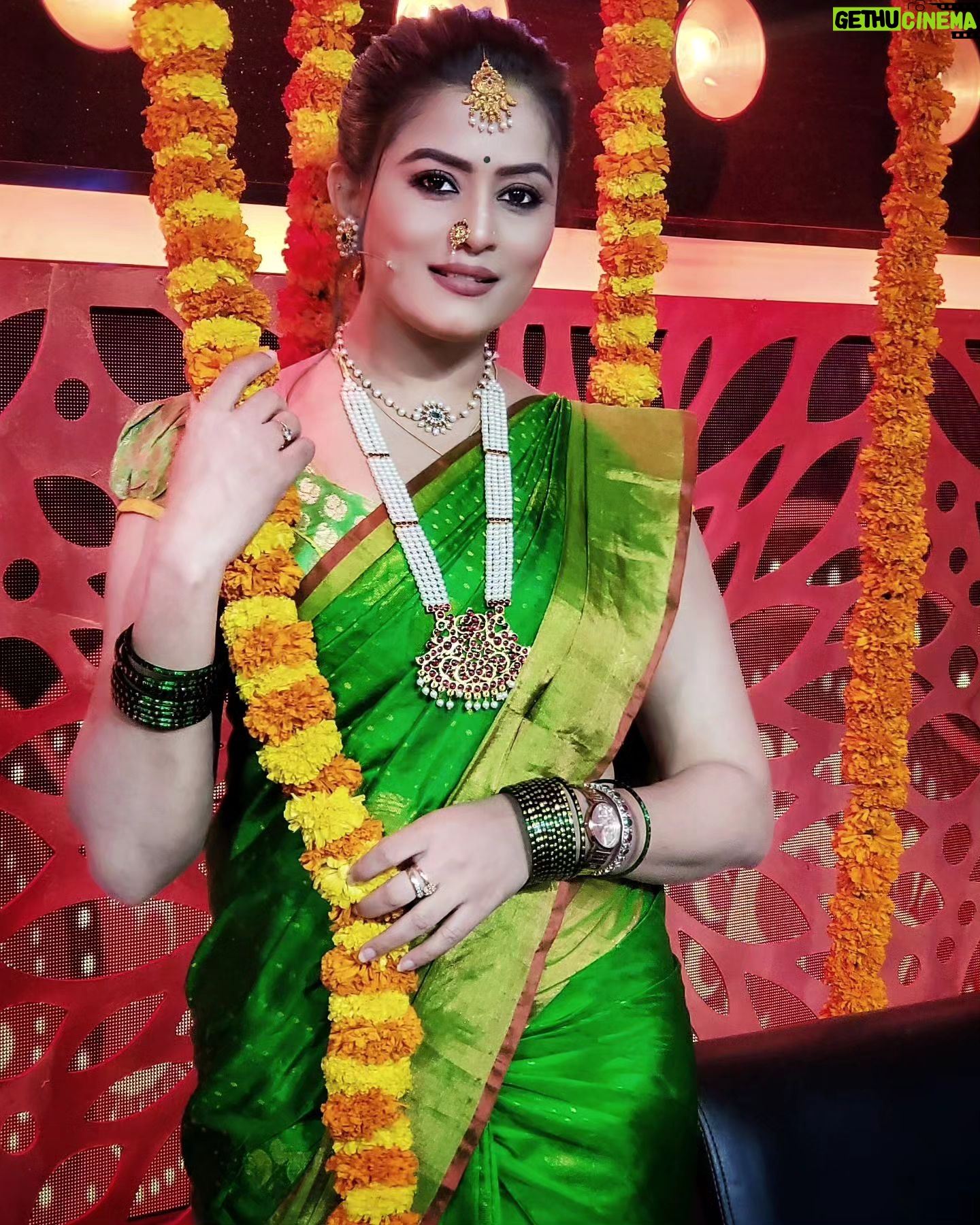 Veena Ponnappa - 2K Likes - "The Elegance in Saree Never goes Out of Style" @veena_ponnappa_vnaa 🥳🥰💕
@starsuvarna
#dussehra
#veena #veenaponnappa #renukayellamma #kannadaactress #shootmode #sareelove #kannada #specialpromo #starsuvarna #beingme #kannadaserial #sandalwood #actor #traditional #nammakannada #kannadaserials #jewels #actorlife #sareelove #nammadussehra #helloworld #dussehraspecial #suvarnaserials #greensaree