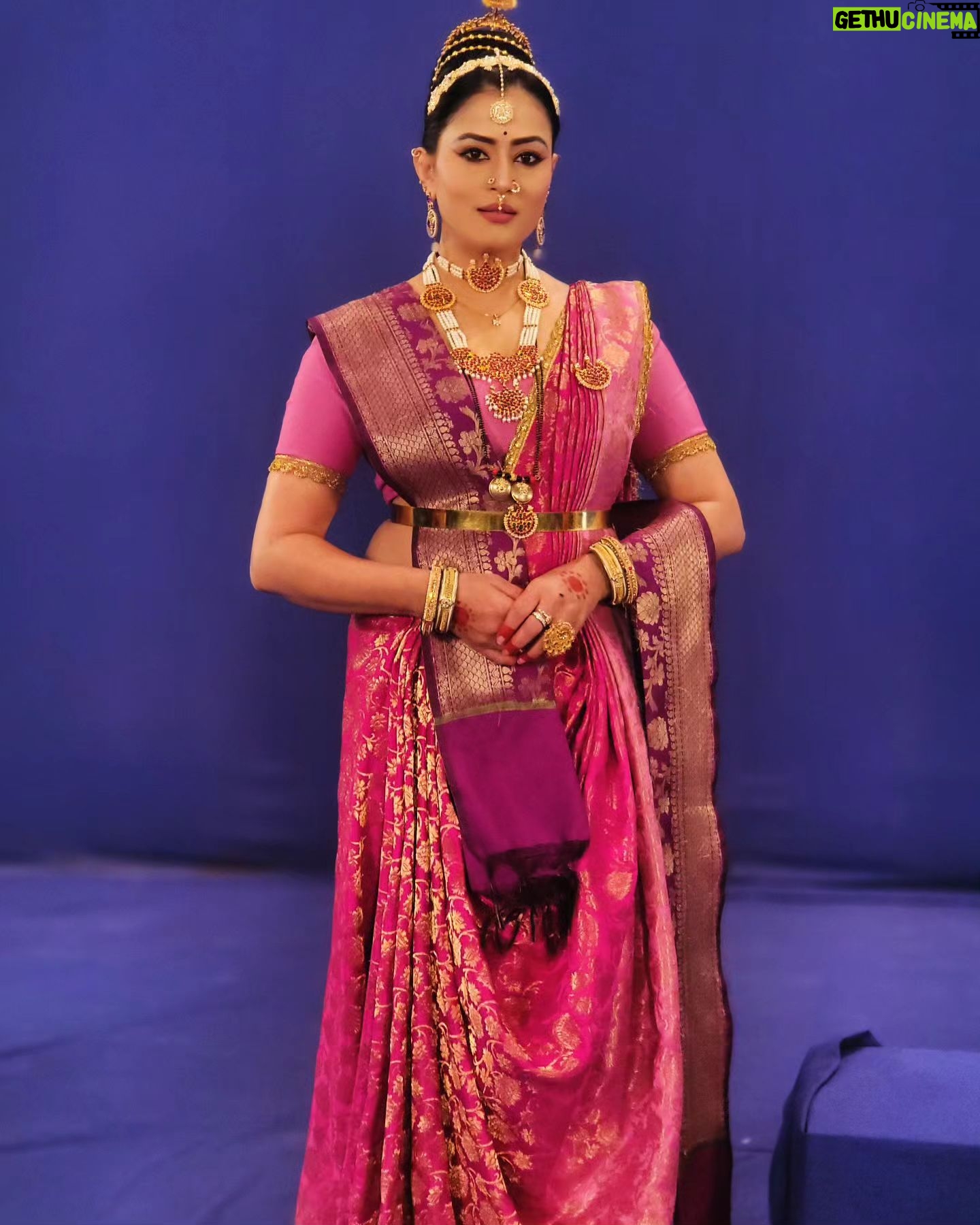 Veena Ponnappa Instagram - @veena_ponnappa_vnaa π #veena #veenaponnappa #sandalwood #kannadaactress #sareelove #serials #shine #kannadaserials #canon #teluguserials #starmaa #reelsinstagram #actor #actorlife #queen #kannadaactor #saree #mangaladevi #happyme #udhoudhosrirenukayellamma #shootmode