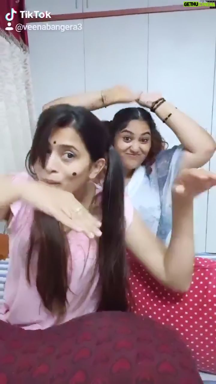 Veena Ponnappa Instagram - @veena_ponnappa_vnaa When u found this old reel in ur galleryn🤣🤣🤣🤣🤣🤣🤣 #veena #veenaponnappa #sandalwood #kannadaactress #reelsinstagram #trending #comedy #kannadaserials #memories #childinyou #starmaa #reelsinstagram #actor #actorlife #queen #kannadaactor #familytime #cousin #happyme #children #viral #reelsinsta