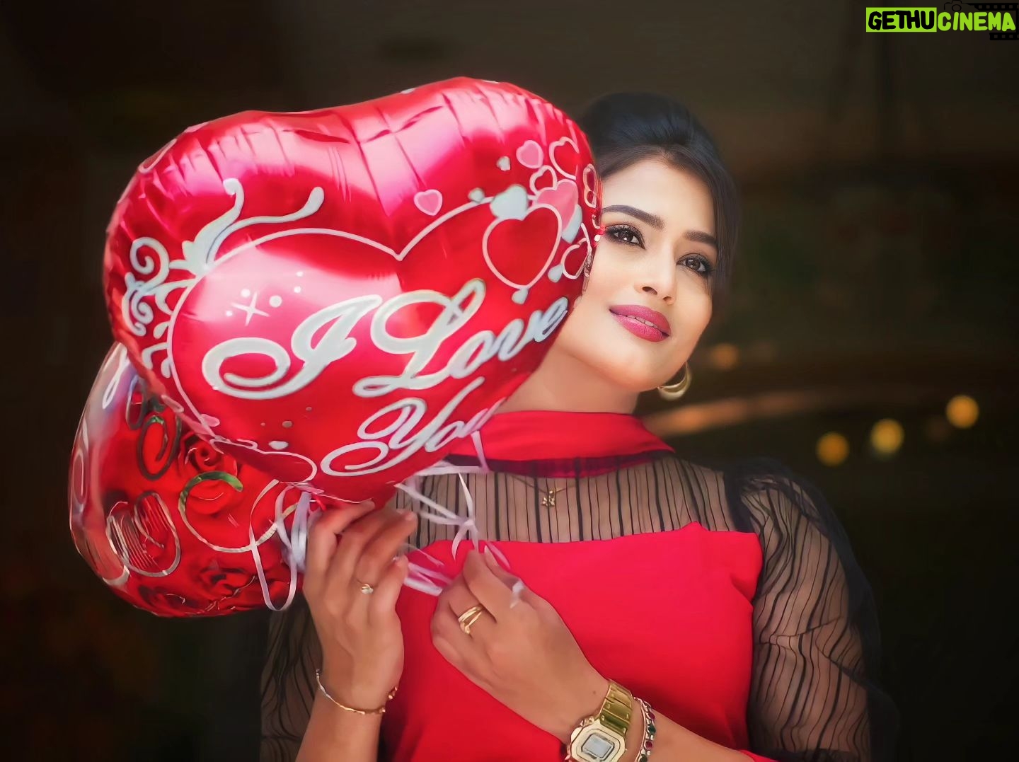 Veena Ponnappa Instagram - Love is Something Eternal! The Aspect may change, not the Essence! Happy Valentine's Day to all @veena_ponnappa_vnaa 🎊🥰🌹 #veena #veenaponnappa #love #kannadaactress #smile #enjoying #happyme #loveyouall #valentinesdaygift #etvtelugu #beingme #teluguserial #sandalwood #actor #homely #smilehappily #frocks #kannadaserials #smiling #actorlife #heart #traditional #valentinesday #cute #feb14 #february