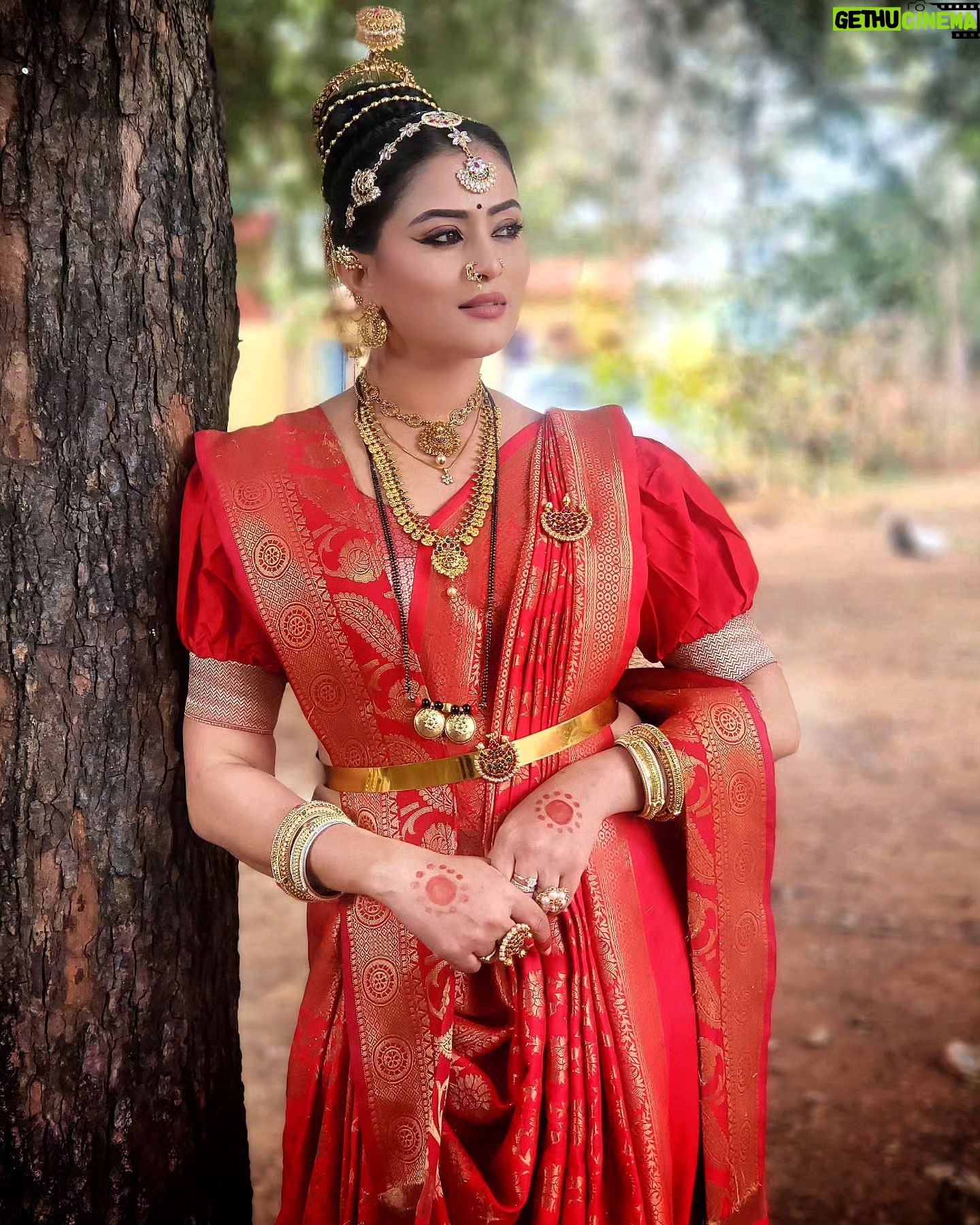 Veena Ponnappa Instagram - @veena_ponnappa_vnaa 💕 #veena #veenaponnappa #renukayellamma #kannadaactress #queen #sareelove #kannada #mythology #starsuvarna #beingme #kannadaserial #sandalwood #actor #helloworld #nammakannada #kannadaserials #goodevening #actorlife #mangaladevi #royal #royalqueen #suvarnaserials #sword