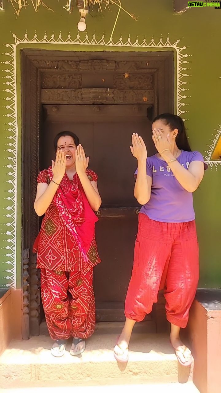 Veena Ponnappa Instagram - Finally found #karimanimalika 😅🤣🤣🤣🤣🤣 #veenaponnappa #reels #instareels #veenaponnappathequeen #veena #viral #kannadasong #trending #actorlife #dancergirl #kollywood #reelsviral #reelsindia #queen #reelsinstagram #kannadaactress #sandalwood #songreels #trendingreels #arrahman #trendingsongs #udhoudhosrirenukayellamma #karimani #kannada #dance #mangaladevi