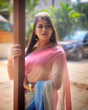 Veena Ponnappa Instagram - Immersed in the Finesse of Tradition with Smile @veena_ponnappa_vnaa ✨🥰😇

#veena #veenaponnappa #ravoyichandama #kannadaactress  #smile #enjoying #happyme #telugu #teluguserials #etvtelugu #beingme #teluguserial #sandalwood #actor #homely #smilehappily #sareelover #kannadaserials #smiling #actorlife #rudrani #traditional #pinksaree💗 #cute #bubbly #sareelove