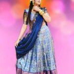 Veena Ponnappa Instagram - The Half Saree is the Epitome of Her Feminity @veena_ponnappa_vnaa 💃🥰💓 Wardrobe Courtesy - @inayadesignerstudio #veena #veenaponnappa #ravoyichandamama #kannadaactress #instagram #enjoying #instareels #telugu #teluguserials #etvtelugu #traditional #trendingreels #halfsareelove #actor #collaboration #viralreels #vachindamma #redlove #smiling #actorlife #trending #collab #halfsaree #vijaydevarakonda #sidsriram #topteluguvideos #rashmika #cute