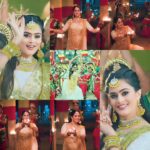 Veena Ponnappa Instagram – ಇದೀಗ “ಜಯಭೇರಿ ಕನ್ನಡ”… ಕನ್ನಡ ಸಂಭ್ರಮ-50 ರ ಪ್ರಯುಕ್ತ  ಹಂಪಿಯ ಉತ್ಸದಲ್ಲಿ ಸನ್ಮಾನ್ಯ ಮುಖ್ಯ ಮಂತ್ರಿಗಳ ಸಮ್ಮುಖದಲ್ಲಿ ಲೋಕಾರ್ಪಣೆಗೊಂಡಿದೆ… ಕೇಳಿ..ವೀಕ್ಷಿಸಿ.. ಕನ್ನಡದ ಭಾವನೆಗೆ ಸ್ಪಂದಿಸಿ …
ಪ್ರೀತಿಯಿಂದ…❤🧡❤🧡

Check the below link to see the Full Video of Rajyotsava Special @veena_ponnappa_vnaa 💖💛♥️

https://youtu.be/Kk_z_ghqVuc?si=X8QbWHLlN6FZEowA

#veena #veenaponnappa #renukayellamma #kannadaactress  #shootmode #sareelove #kannada #specialpromo #starsuvarna #beingme #kannadaserial #sandalwood #actor #traditional #nammakannada #kannadaserials #jewels #actorlife #sareelove #nammakannada #helloworld #karnatakarajyotsava #karnataka #rajyotsava