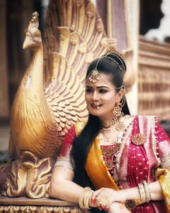 Veena Ponnappa Instagram - A New Adhayayam Begins Today! Your Favourite Mangaladevi in New Avatar and Never Before Character! Don't miss Udho Udho Sri Renuka Yellamma episodes, only on Star Suvarna @veena_ponnappa_vnaa 🥰✨️ @starsuvarna @nandimovies_official #veena #veenaponnappa #sandalwood #kannadaactress #queen #serials #royal #kannadaserials #aggressive #teluguserials #starmaa #reelsinstagram #actor #actorlife #newlook #kannadaactor #newmakeover #mangaladevi #happyme #udhoudhosrirenukayellamma #shootmode