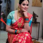 Veena Ponnappa Instagram - @veena_ponnappa_vnaa 😍 #veena #veenaponnappa #ravoyichandama #kannadaactress #pose #enjoying #happyme #telugu #teluguserials #etvtelugu #bridal #teluguserial #saree #actor #collaboration #smilehappily #yellow #bride #smiling #actorlife #rudrani #muhurtham #saree #cute #marriage