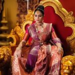 Veena Ponnappa Instagram – A Queen is a Girl who is Grown beyond Her Boundaries with Her Power and Wisdom @veena_ponnappa_vnaa 🎉🥰💗

@starsuvarna 
@nandimovies_official 
@veena_ponnappa_vnaa

#veena #veenaponnappa #renukayellamma #kannadaactress  #shootmode #warrior #kannada #sword #starsuvarna #beingme #kannadaserial #sandalwood #actor #throne #nammakannada #kannadaserials #goodevening #actorlife #queen #brave #helloworld #udhoudhosrirenukayellamma #suvarnaserials #girlwarrior