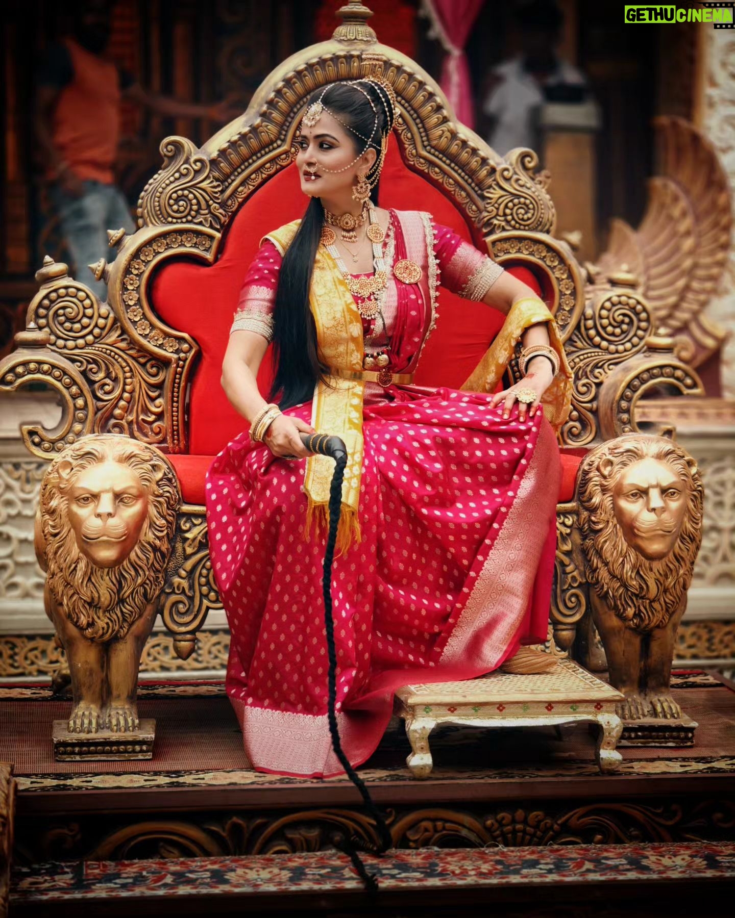 Veena Ponnappa - 1.9K Likes - A New Adhayayam Begins Today! Your Favourite Mangaladevi in New Avatar and Never Before Character! Don't miss Udho Udho Sri Renuka Yellamma episodes, only on Star Suvarna @veena_ponnappa_vnaa 🥰✨️
@starsuvarna
@nandimovies_official
#veena #veenaponnappa #sandalwood #kannadaactress #queen #serials #royal #kannadaserials #aggressive #teluguserials #starmaa #reelsinstagram #actor #actorlife #newlook #kannadaactor #newmakeover #mangaladevi #happyme #udhoudhosrirenukayellamma #shootmode