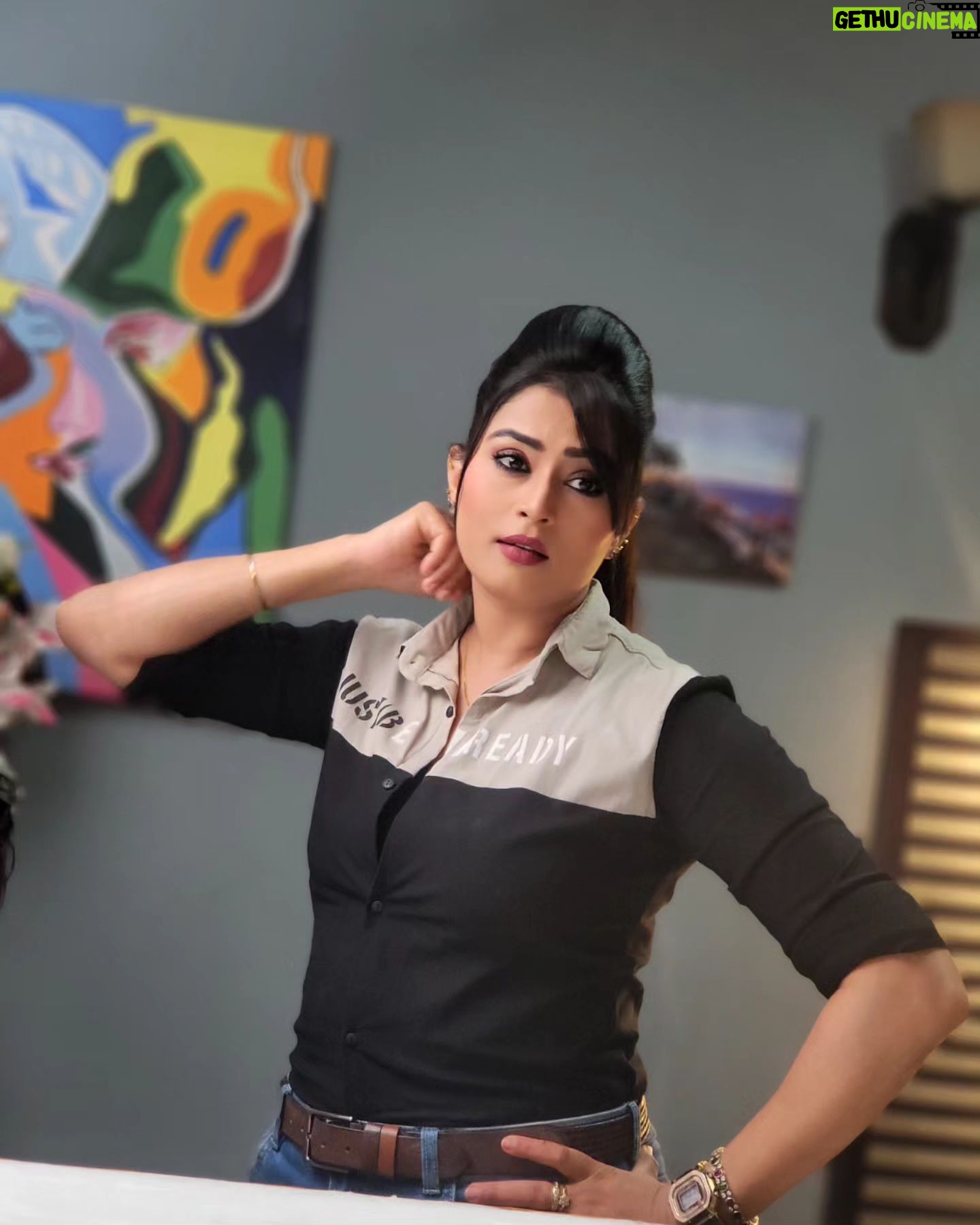 Veena Ponnappa Instagram - @veena_ponnappa_vnaa ❤️ #veena #veenaponnappa #ravoyichandama #kannadaactress #poser #shooting #rugged #telugu #teluguserials #etvtelugu #beingme #workmode #sandalwood #actor #actionqueen #style #cop #trending #modern #actorlife #rudrani #instsgram #attitude #socialmedia #instagram #instafam