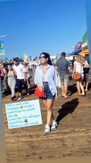 Venus Singh Instagram - How we played “Statue” when we were kids 😁 I had to stand still for so long for this !! 
.
But it was my brilliant idea to capture the vibe of the #santamonica pier♥️ people, colour, sun, wind… toh execute toh karna hee tha…
.
#reels #reelsinstagram #pier #santamonica #santamonicapier #timelapse #timelapsevideo #california #shotoniphone