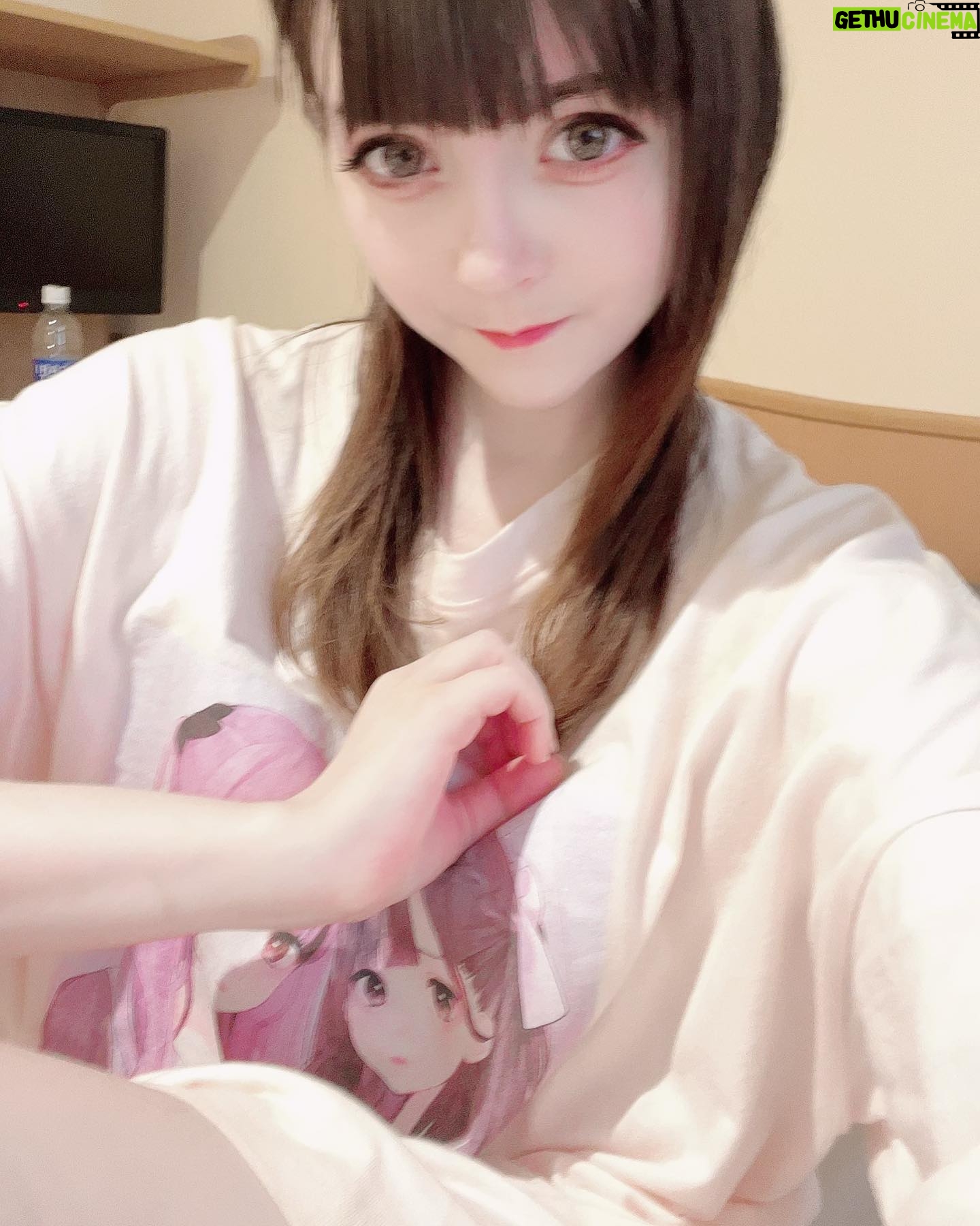 Venus Palermo Instagram - Considering working on my fan site (you know which one) but I’m not sure people would fancy a neurotic girl at the psych ward e thotting. However I do need to pay for treatment and I don’t want to ask people for help but instead earn by myself. Any thoughts?