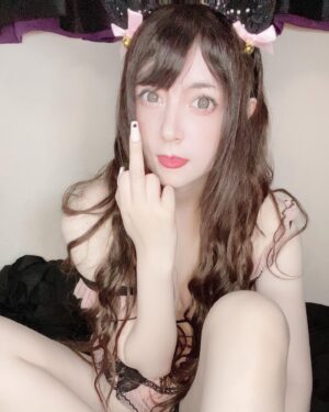 Venus Palermo Instagram - If someone hates on you just feel sorry for them. I have never seen a hater doing better than me. #jiraikei #landminegirl
