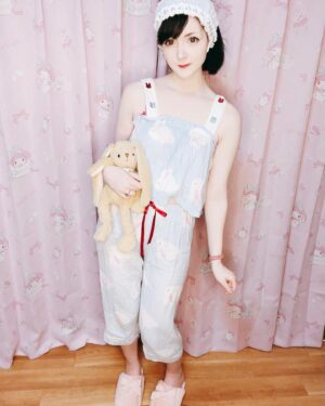 Venus Palermo Instagram - I hate it when people online tell me how I should live my life. Bitch, you are don’t know me personally, are not my friend or acquaintance so shush. Pajama from Amazon!