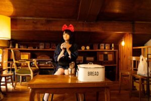 Venus Palermo Instagram - Kiki from #Kiki’s delivery service. It’s a great Ghibli movie, I really recommend it ❤️Well but I guess you could say that for all Ghibli movies ☺️ 
カメラ📷　@kazztakahashi ⭐️