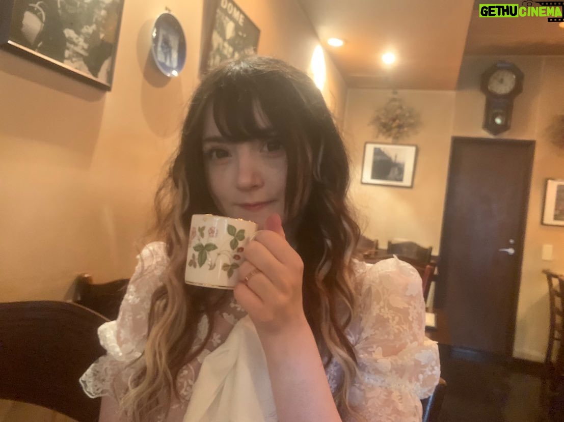 Venus Palermo Instagram - Had quite a time today! (Me in a kissaten in Akihabara) (photos unedited)