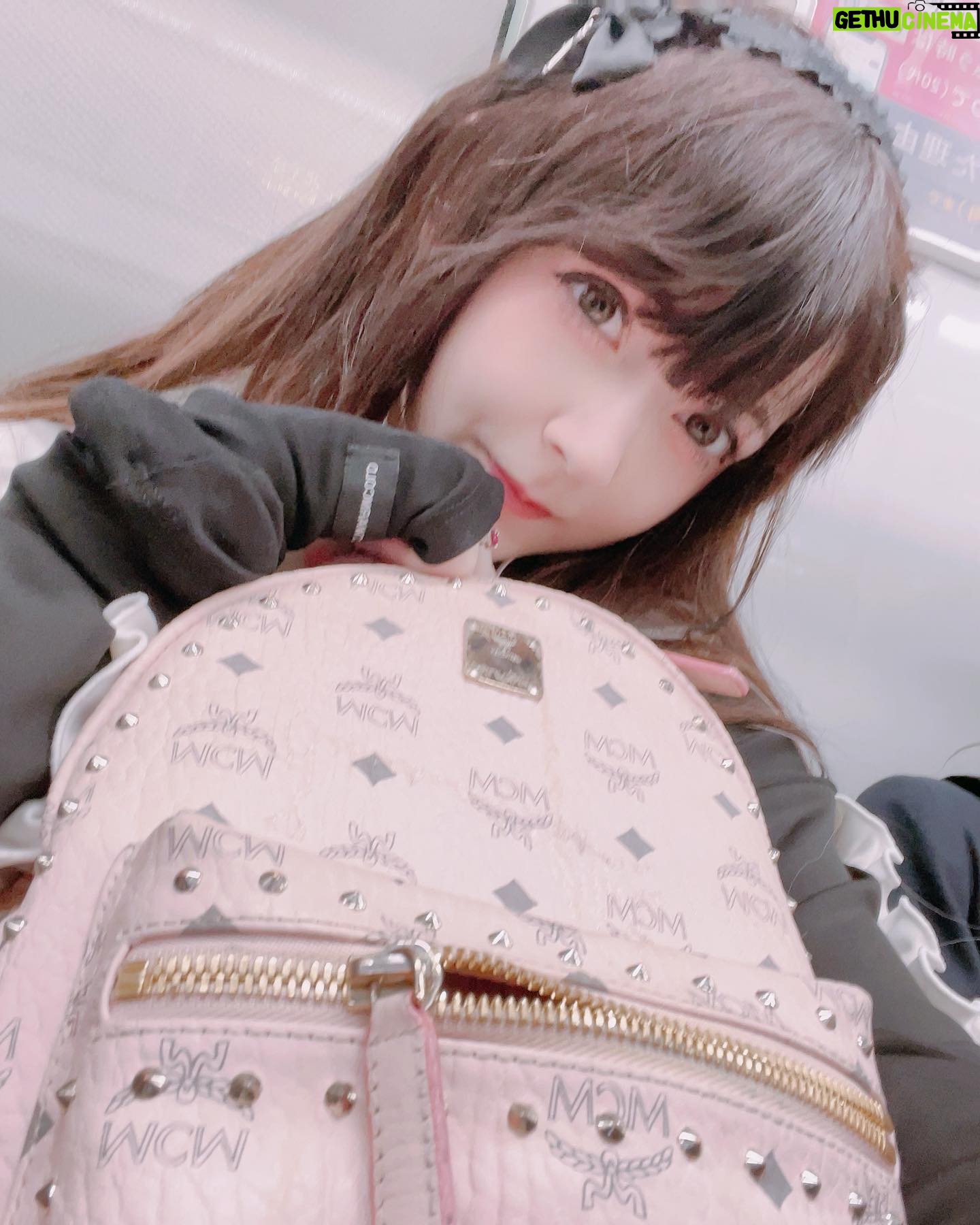 Venus Palermo Instagram - I may look like this but I’m going through the absofuckinglutely worst shit through my life which means it’s very bad considering what I’ve experienced and shared so far. Just shit is going down hardcore that’s all I can say.