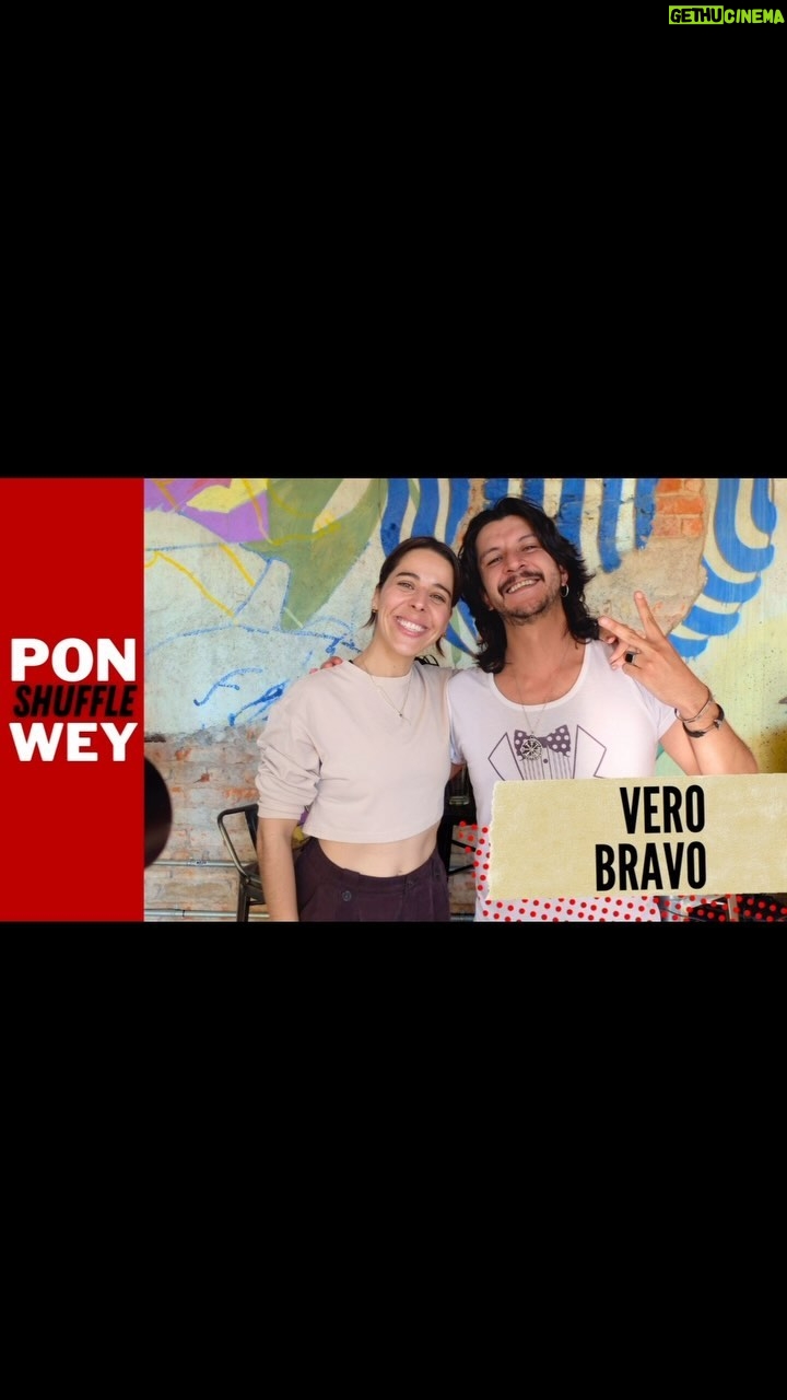Verónica Bravo Instagram - ‘VISCERAL’ La pesadilla de todos los actores. @verobravoe | @ponshufflewey #44 🎧 Link en Bio #VeroBravo #Visceral #Teatro #PonShuffleWey #TenienteRamírez #HarinaLaSerie #EsHarina #Ramírez #Backdoor #SobreviviendoMisXV #PonShuffleWeyTalks #Podcast #Actriz #VerónicaBravo #Entrevista #México #MusicPodcast #MAHOarte #EMEStudio