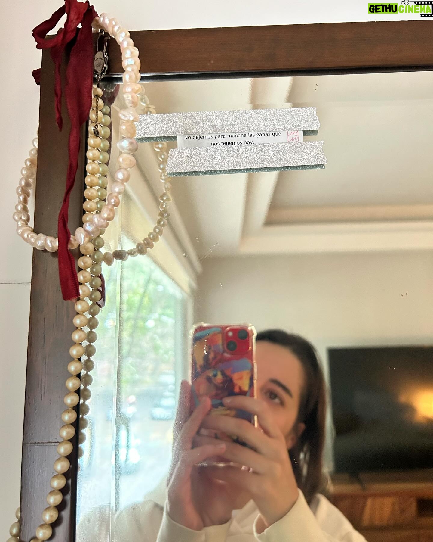 Verónica Bravo - 5.2K Likes - Felices días nublados.