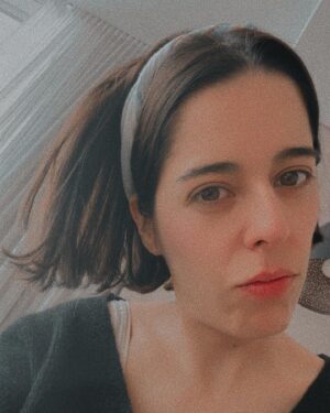 Verónica Bravo Instagram - Me cortaron otra vez mi pelo, mucho. Ando decidiendo si me gusta. Creo que sí. El filtro sí que me gusta.