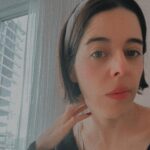 Verónica Bravo Instagram – Me cortaron otra vez mi pelo, mucho. Ando decidiendo si me gusta. Creo que sí. El filtro sí que me gusta.