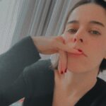 Verónica Bravo Instagram – Me cortaron otra vez mi pelo, mucho. Ando decidiendo si me gusta. Creo que sí. El filtro sí que me gusta.
