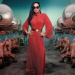 Verónica Bravo Instagram - Hemos llegado a la edición 30, que rápido paso el tiempo ⏱️ En esta ocasión, hemos reunido voces inspiradoras que representan la diversidad, el talento y la creatividad de las mujeres en diversas áreas. En portada 4 actrices que desafían convenciones en la comedia mexicana: @gyoromoo @tatisalexander @luzaldan @verobravoe Llegan para contarnos sobre su vida, sus proyectos y más! Descarga nuestro número en el #linkinbio (te recomendamos usar WIFI) Foto: @ievegonzalez Asistente de foto: @r_a_l_m Entrevista: @andrews_vt / @magjcelis / Mago Reyes Muah: @nangcmakeup / @yessi.ag98 / @artpromakeup Styling: @le_kirikoumartin2 / @colectivocreativodemoda Producción: @roger_sh / @talaverasally Looks Gyo Vestido @purpuramixteco Botas @ant.officialbrand Aretes @kesia.devallentier Vero Jumpsuit Ondeando y en ayunas Botas @ant.officialbrand Aretes y anillo @kesia.devallentier Luz Blusa @purpuramixteco Tato Vestido @angelgrave_official