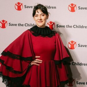 Verónica Jaspeado Instagram - Una noche que me ha dejado inspirada y motivada. ❤️ gracias mi Mich, @nizamichelle por invitarme a la celebración del 50avo aniversario de Save the Children México. 
Cuando se juntan las conciencias, la propiedad emergente es exponencial ! ❤️
Gracias x mi vestidazo, mi querida @jasive.fernandez 🙌🏼🔥❤️
#cenarojo #gala50aniversario #savethechildren_mx