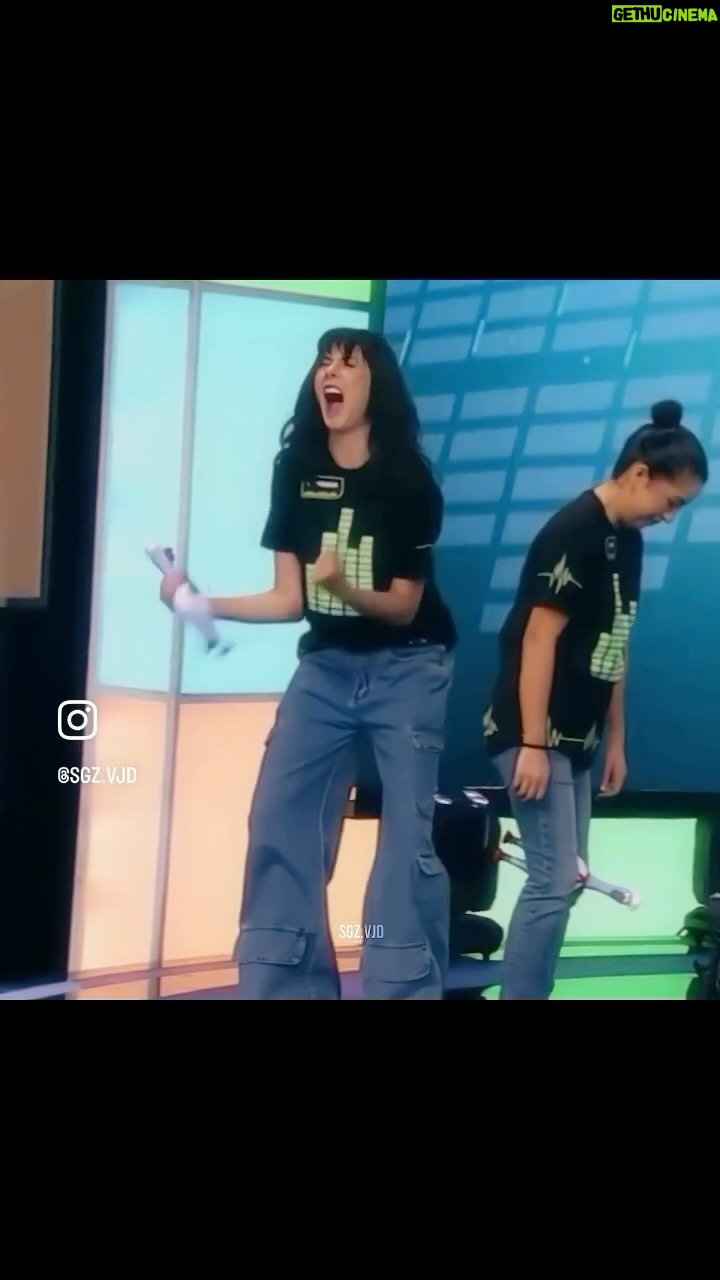 Verónica Jaspeado Instagram - 😂😂😂 🐔😭!!! Gracias x el video @sgz.vjd !! Q diversión #ceroruido por @el5shows 😎✌🏼