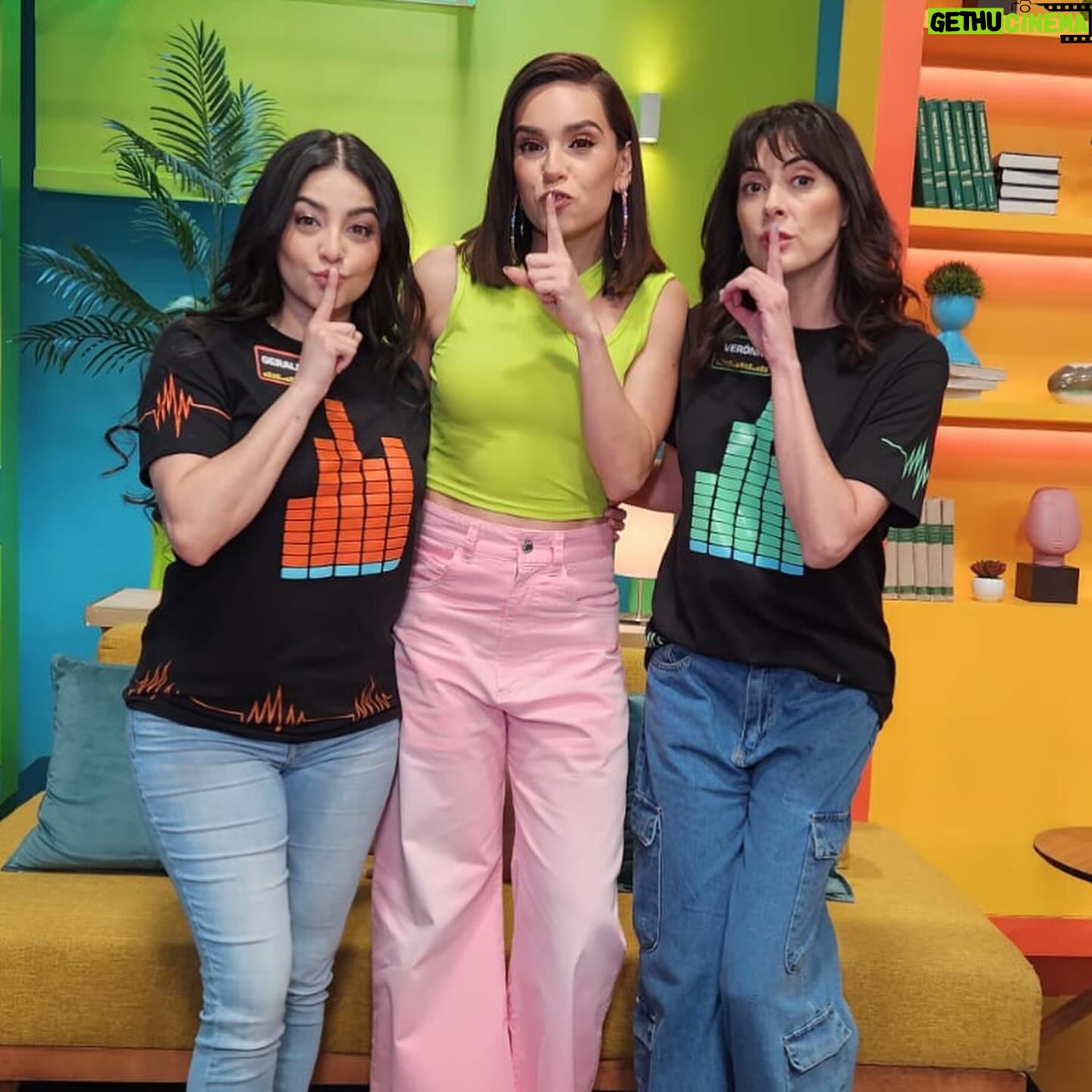 Verónica Jaspeado - 8.1K Likes - Este par de bellezas llegan a #CeroRuido para pasarla increíble, ¿nos acompañan?… ¡Bienvenidas @verojaspeado y @geraldinegalvan! 🥰🙌🏼
¡Cámbienle a @micanalcinco y yo los leo en X! 👀