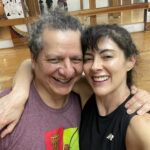 Verónica Jaspeado Instagram - Iê viva meu Mestre !! 🤍😌👊🏿 Meu mestre , amigo , camarada … Gracias eternas. Feliz día del maestro querido Adolfo, maestro de vida. Te adoro! @cigano.ldm @capoeiralongedomar #axecapoeira 💛💚❤️