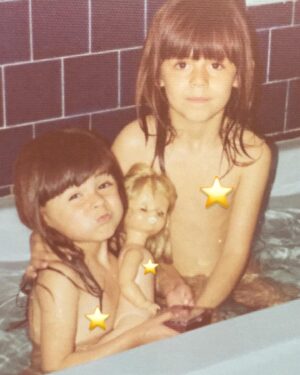 Verónica Jaspeado Instagram - 😹😹a ver si así no me la bajan ! ⭐️censored! 
😉 feliz día del niñ@!