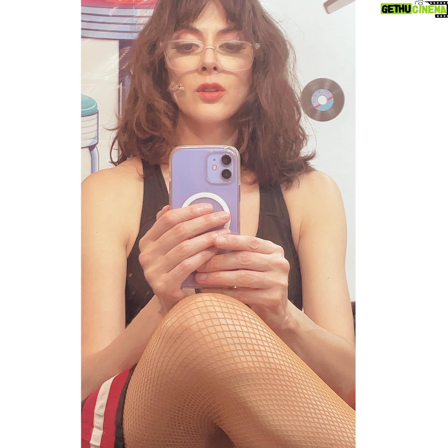 Verónica Jaspeado - 8.4K Likes - Viernessssssssss 😎
Sweet kiss 4 y’all 😉
💋