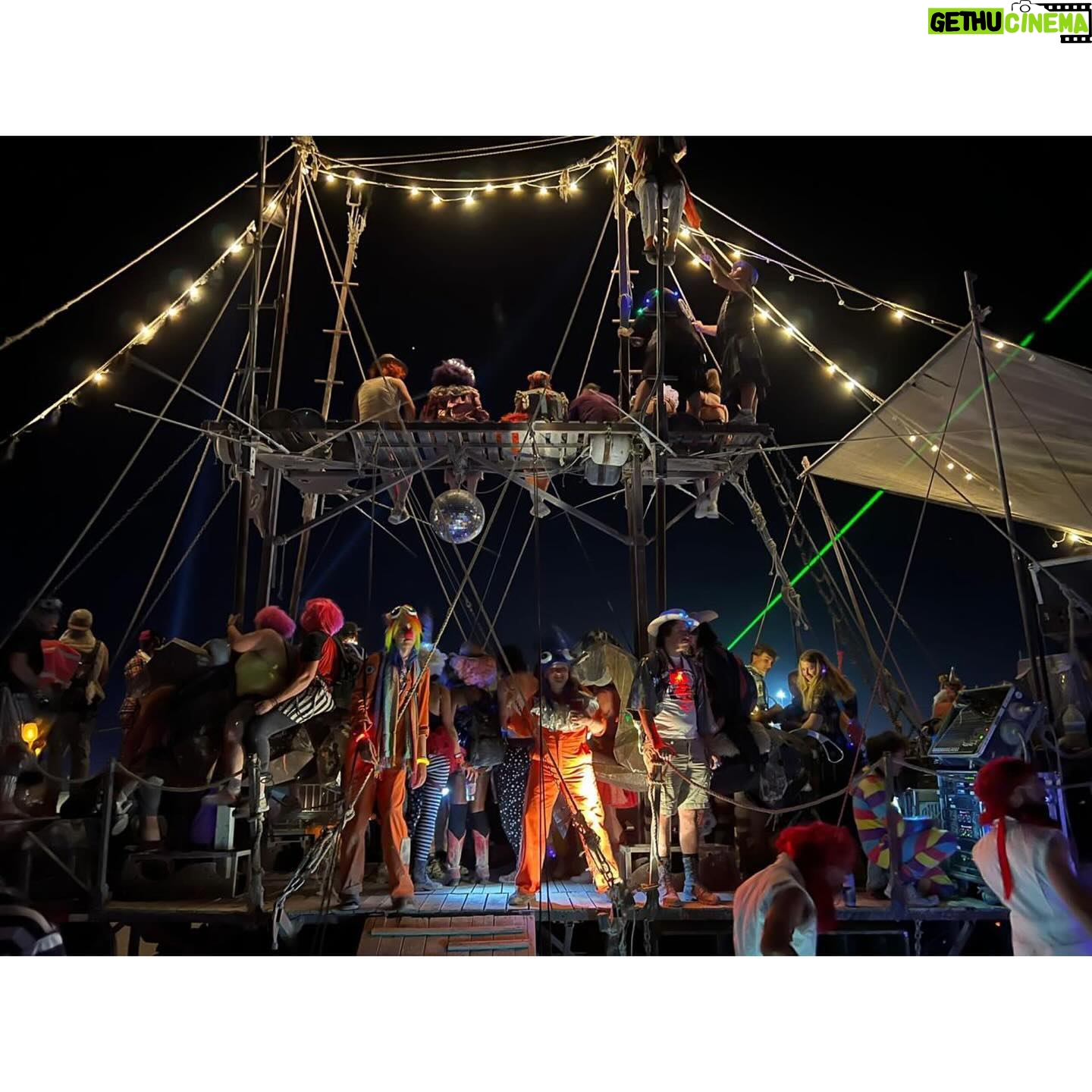 Verónica Jaspeado - 6.6K Likes - #tbt @burningman 2022 ☀️😎
Miau. 😈