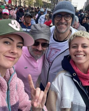 Verónica Jaspeado Instagram - #nuestrademocracianosetoca #mexico 🩷🇲🇽 zócalo lleno !!! Mexican@s de mi amor !!!